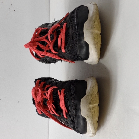 Women's Adidas Athletic Running shoes Black with hot pink shoe strings s… - Picture 3 of 10